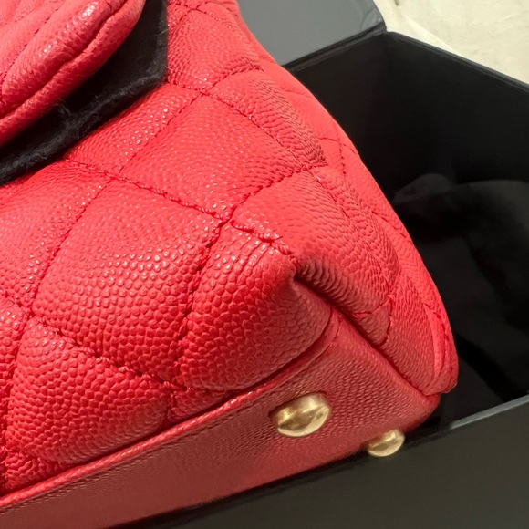 Coco Chanel Top handle Red Quilted Caviar Bag - Picture 4 of 16